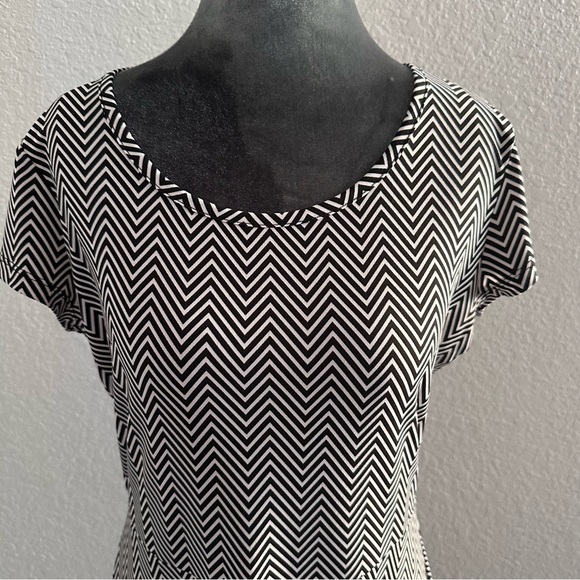 Michael Michael Kors Black White Chevron Fit & Flare Midi Dress Size Medium - Picture 2 of 9